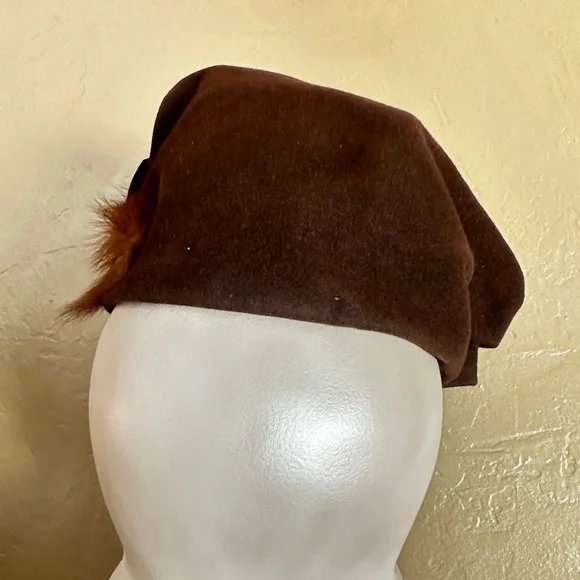 GLAMOROUS 1930s' BROWN HAT FOLDED & RUCHED AT TOP PLUS MINK TRIM